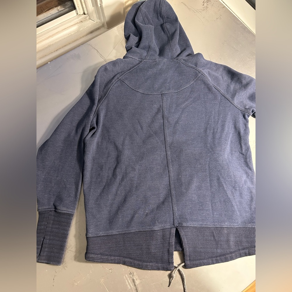 Mountain Hardware pullover - Picture 5 of 5